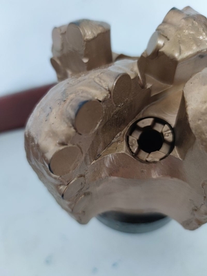 o bocado de broca do poço de água de 200mm, arrasto de PDC mordeu 4 ofereceu o material do corpo de aço