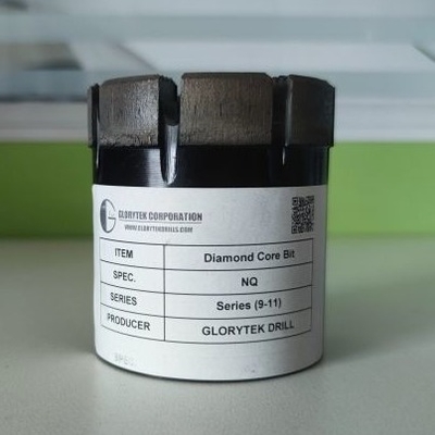 Perforação de núcleo de diamante negro com ponta para parede de concreto armado