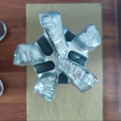 Bocado de broca da perfuração de rocha 165mm da perfuração PDC com os cortadores fixos de PDC e duramente enfrentar no corpo de aço