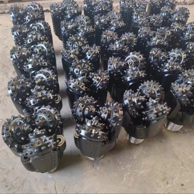 Perfuração a ar Iadc 545 Hard Rock Tricone Bit For Oil Well With Elastomer Sealed Bearing