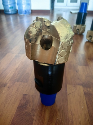 127 mm Pdc Rock Drill Bit 4 Blade com 2 3/8 REG Corpo de aço de cara dura