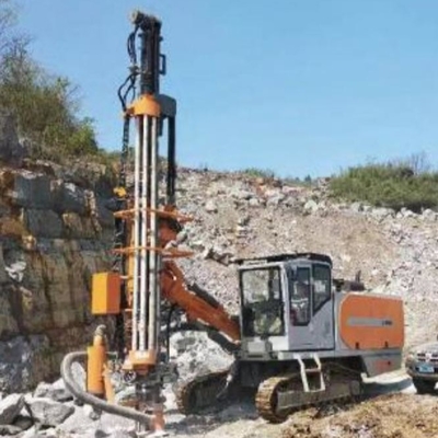 Máquinas de perfuração de superfície DTH com compressor de ar integrado